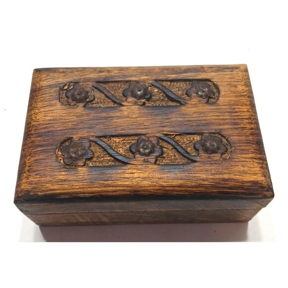 Folk Art Wooden Rusted Metal Flower Design Hinged Jewelry Trinket Stash Box - Picture 1 of 7